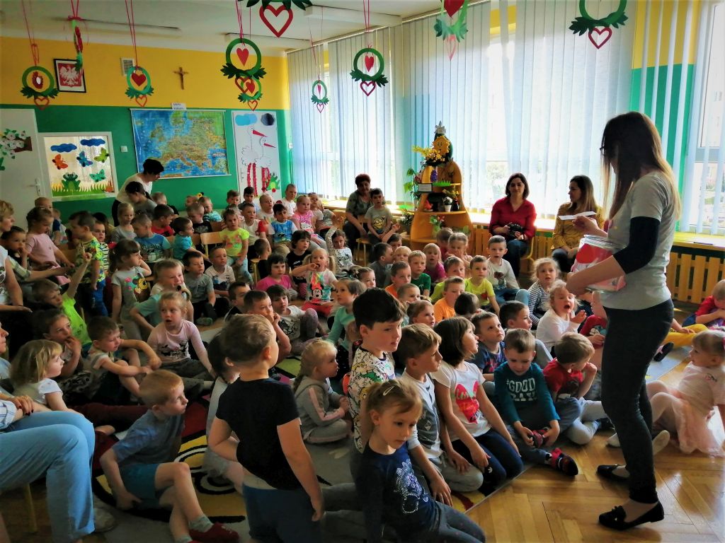Dzień Bibliotekarza i święto książek w Miejskim Przedszkolu nr 1 